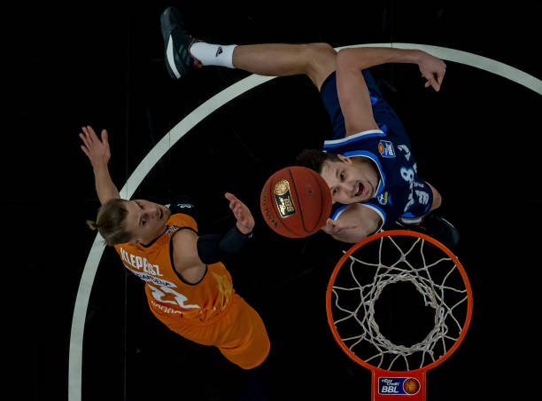 钟的出色发 钟的出色发